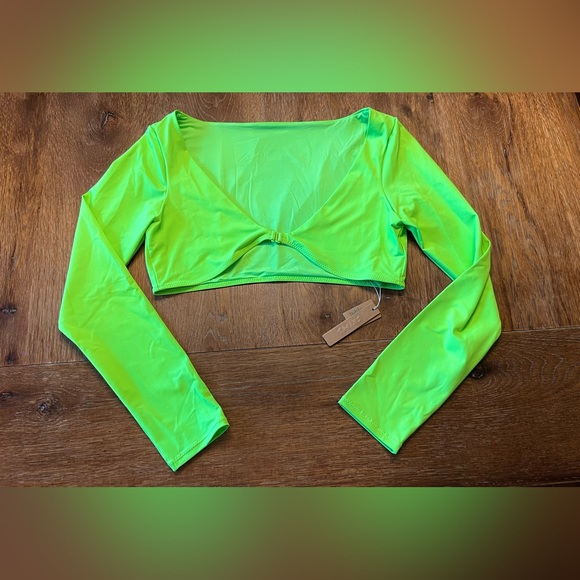 SKIMS Neon Green Long Sleeve Crop Top and Mini Skirt Set - Picture 3 of 9